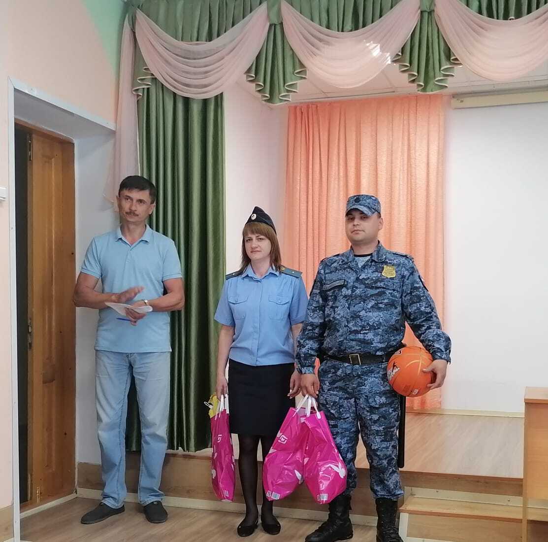 Встречаем гостей.