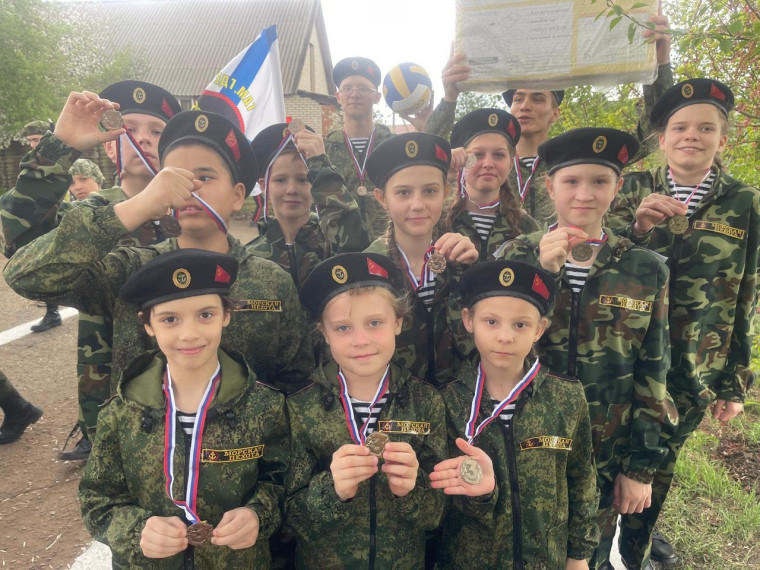 Военно- спортивная игра «Зарница» среди воспитанников детских домов Оренбургской области.