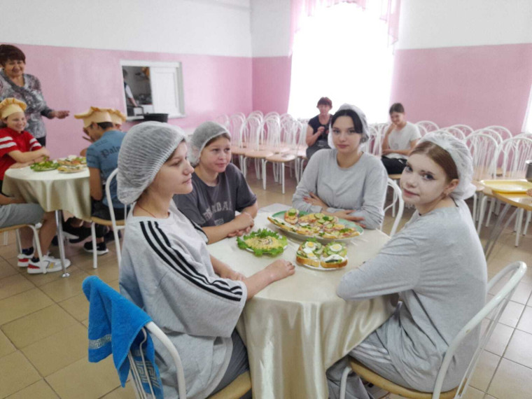 Увлекательный кулинарный поединок между воспитанниками.